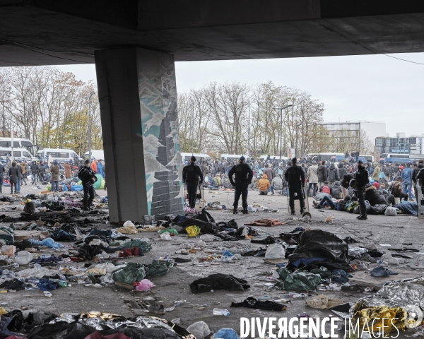 Evacuation du camp de réfugié à Saint Denis