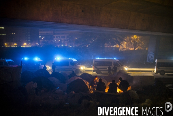 Evacuation du camp de migrants et refugies de saint-denis.