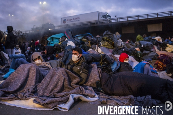 Evacuation du camp de migrants et refugies de saint-denis.