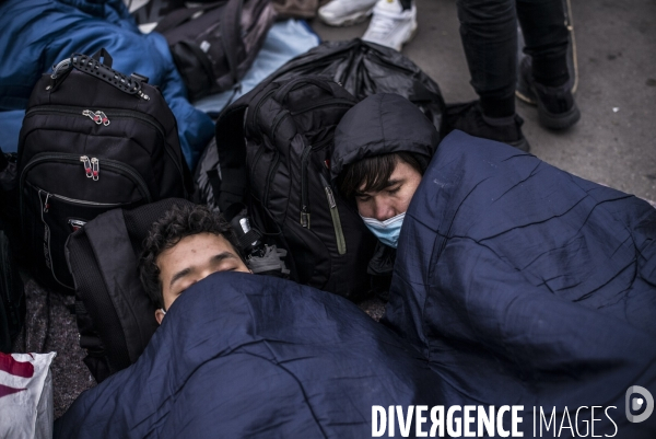 Evacuation du camp de migrants et refugies de saint-denis.