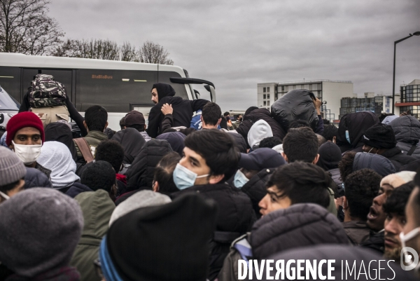 Evacuation du camp de migrants et refugies de saint-denis.
