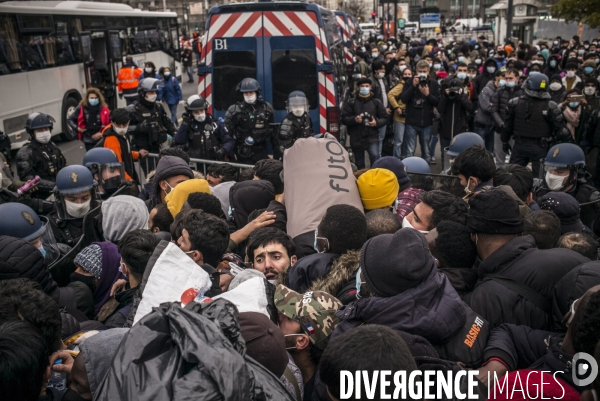 Evacuation du camp de migrants et refugies de saint-denis.