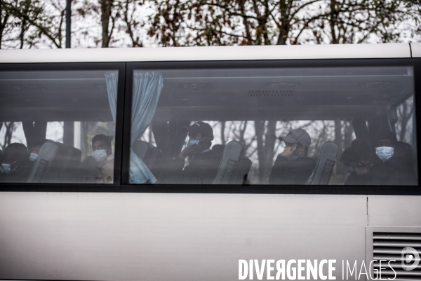 Evacuation du camp de migrants et refugies de saint-denis.