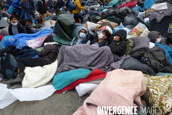 Evacuation du camp de migrants et demandeuses d asile de saint-denis. Migrants and asylum-seekers evacuated from Camp.