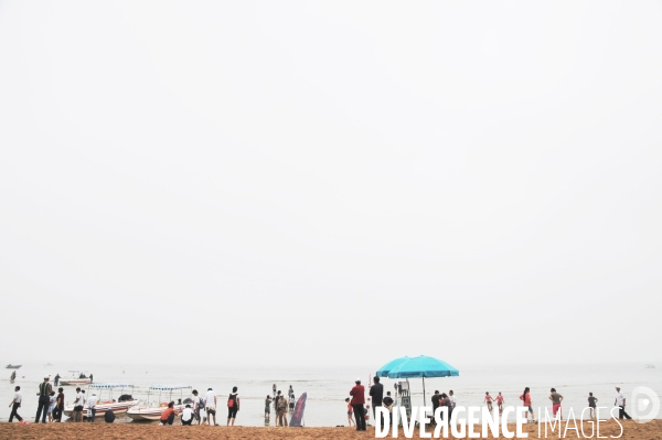 Une journée à la plage de Beidahe, Chine - A day at the beach, Beidahe, China.