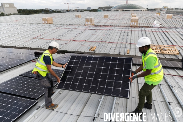 Chantier d installation de panneaux solaires