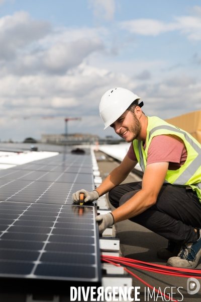 Chantier d installation de panneaux solaires