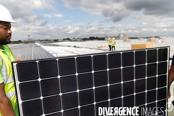 Chantier d installation de panneaux solaires