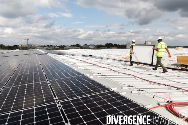 Chantier d installation de panneaux solaires