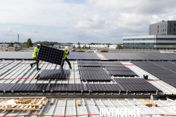 Chantier d installation de panneaux solaires