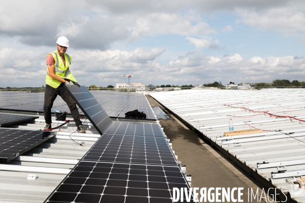 Chantier d installation de panneaux solaires