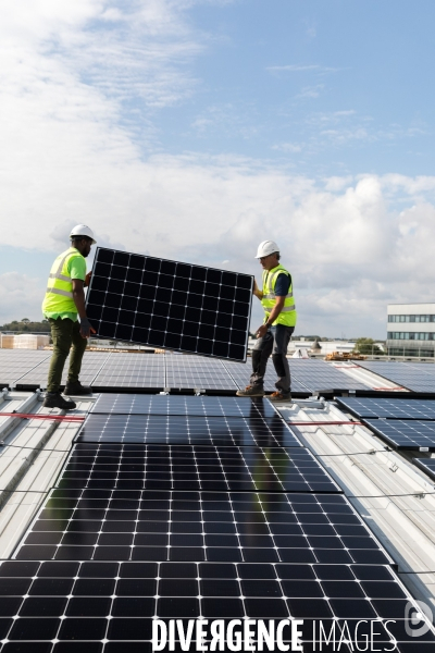 Chantier d installation de panneaux solaires