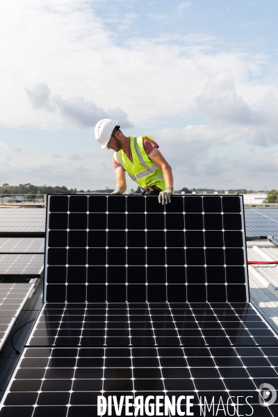 Chantier d installation de panneaux solaires