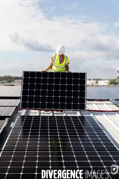 Chantier d installation de panneaux solaires