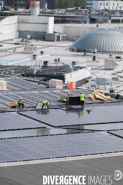 Chantier d installation de panneaux solaires