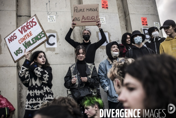 Rassemblement contre la loi de securite globale, place du trocadero.