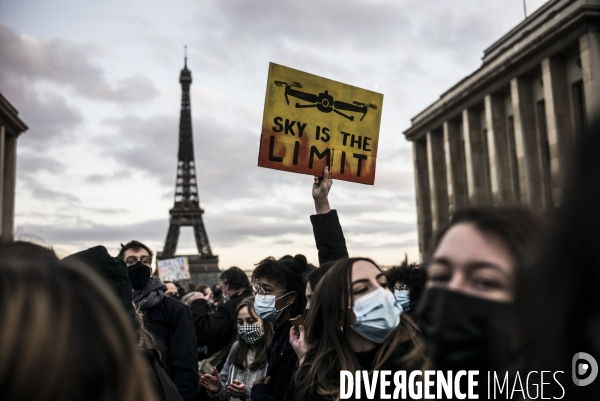 Rassemblement contre la loi de securite globale, place du trocadero.