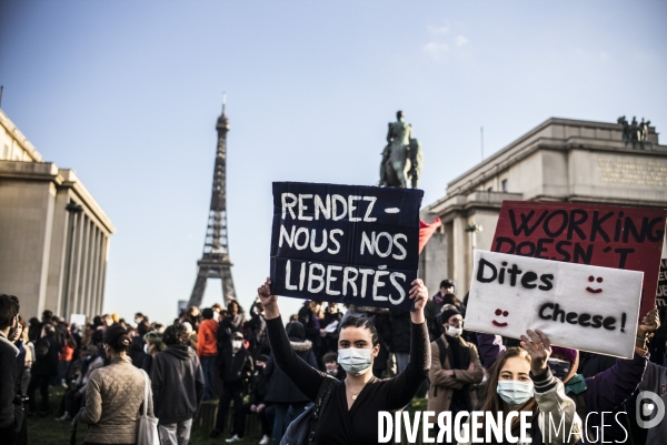 Rassemblement contre la loi de securite globale, place du trocadero.