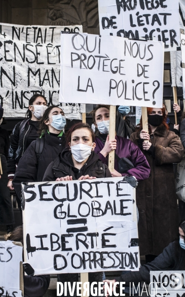 Rassemblement contre la loi de securite globale, place du trocadero.