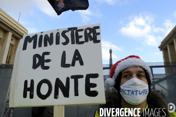 ManifestationÊ  ParisÊcontreÊlaÊloi Sécurité globale. Demonstrate against The global security law.