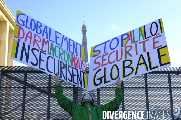 ManifestationÊ  ParisÊcontreÊlaÊloi Sécurité globale. Demonstrate against The global security law.