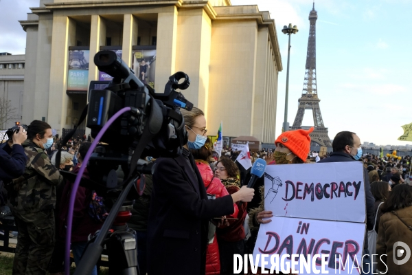 ManifestationÊ  ParisÊcontreÊlaÊloi Sécurité globale. Demonstrate against The global security law.