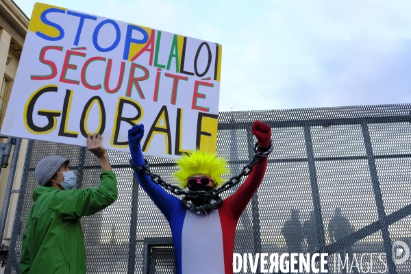 ManifestationÊ  ParisÊcontreÊlaÊloi Sécurité globale. Demonstrate against The global security law.