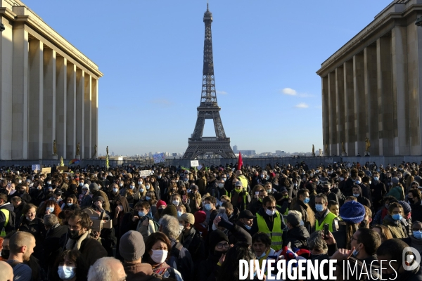 ManifestationÊ  ParisÊcontreÊlaÊloi Sécurité globale. Demonstrate against The global security law.