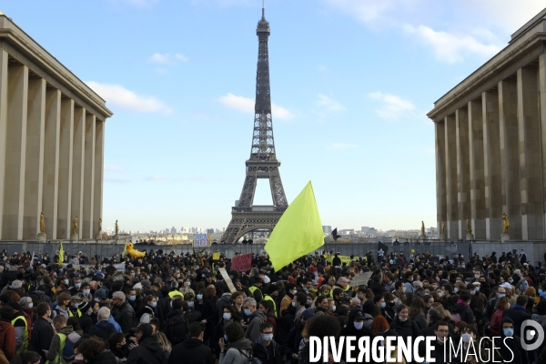 ManifestationÊ  ParisÊcontreÊlaÊloi Sécurité globale. Demonstrate against The global security law.