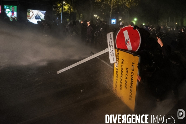 Demonstrate against The global security law. Paris