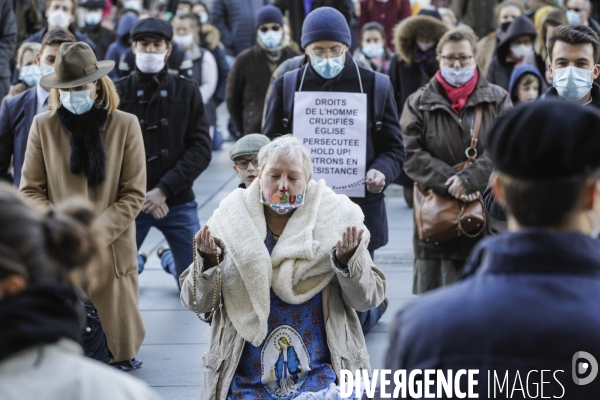 Rassemblement catholique et prière de rue à Bordeaux pour demander l autorisation de la messe dominicale