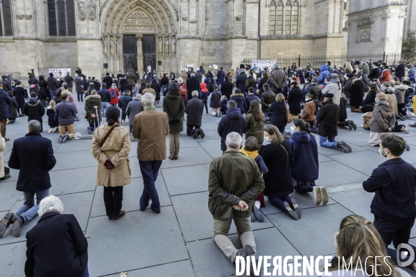 Rassemblement catholique et prière de rue à Bordeaux pour demander l autorisation de la messe dominicale