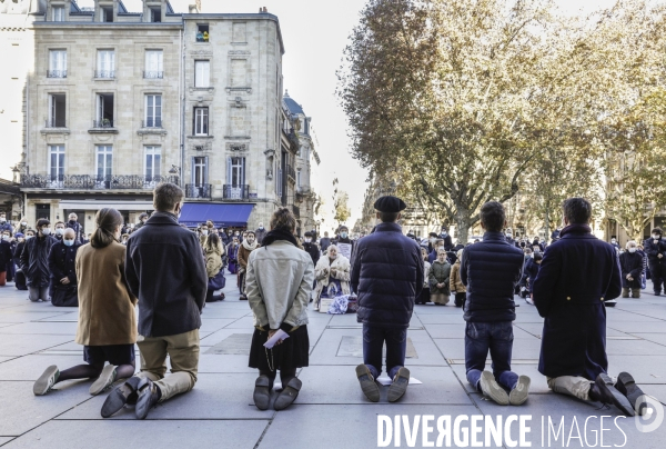 Rassemblement catholique et prière de rue à Bordeaux pour demander l autorisation de la messe dominicale