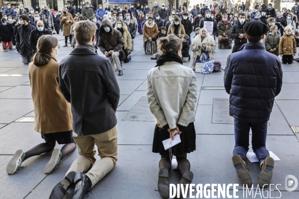 Rassemblement catholique et prière de rue à Bordeaux pour demander l autorisation de la messe dominicale