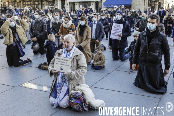 Rassemblement catholique et prière de rue à Bordeaux pour demander l autorisation de la messe dominicale