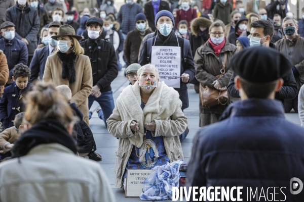 Rassemblement catholique et prière de rue à Bordeaux pour demander l autorisation de la messe dominicale