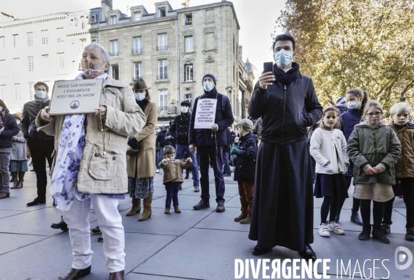 Rassemblement catholique et prière de rue à Bordeaux pour demander l autorisation de la messe dominicale