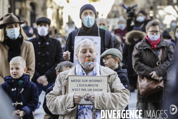 Rassemblement catholique et prière de rue à Bordeaux pour demander l autorisation de la messe dominicale