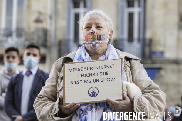 Rassemblement catholique et prière de rue à Bordeaux pour demander l autorisation de la messe dominicale