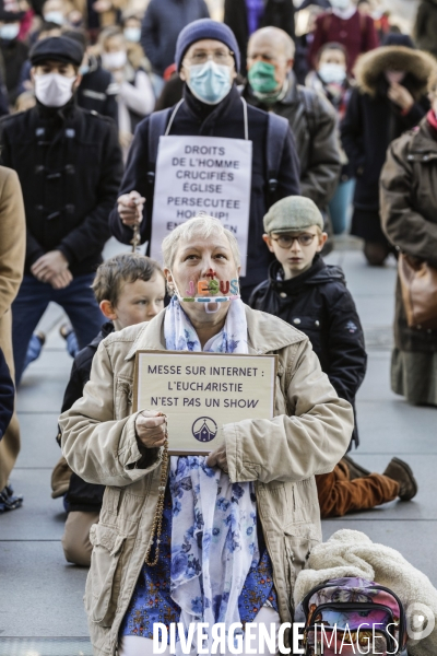 Rassemblement catholique et prière de rue à Bordeaux pour demander l autorisation de la messe dominicale