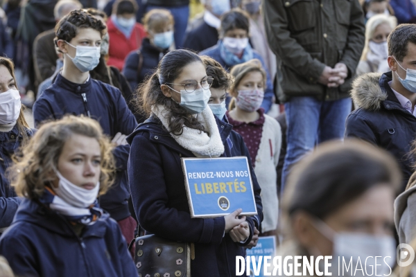 Rassemblement catholique et prière de rue à Bordeaux pour demander l autorisation de la messe dominicale