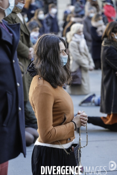 Rassemblement catholique et prière de rue à Bordeaux pour demander l autorisation de la messe dominicale