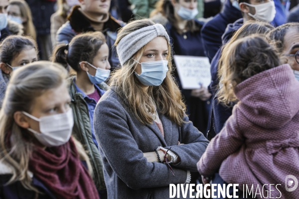 Rassemblement catholique et prière de rue à Bordeaux pour demander l autorisation de la messe dominicale