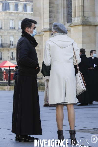 Rassemblement catholique et prière de rue à Bordeaux pour demander l autorisation de la messe dominicale