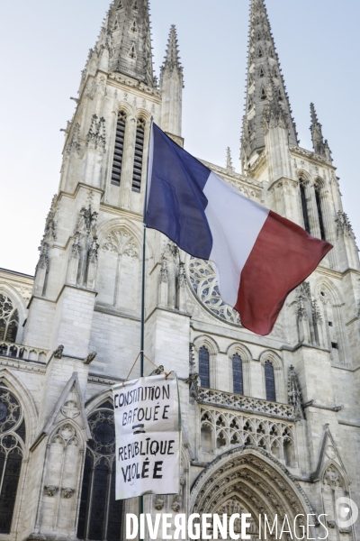 Rassemblement catholique et prière de rue à Bordeaux pour demander l autorisation de la messe dominicale