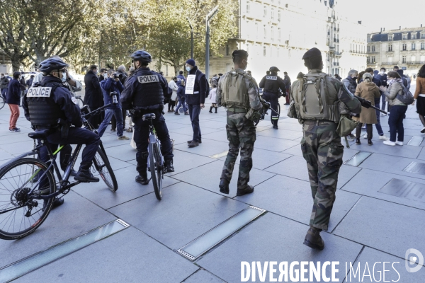 Rassemblement catholique et prière de rue à Bordeaux pour demander l autorisation de la messe dominicale