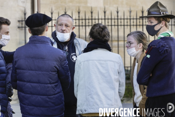 Rassemblement catholique et prière de rue à Bordeaux pour demander l autorisation de la messe dominicale