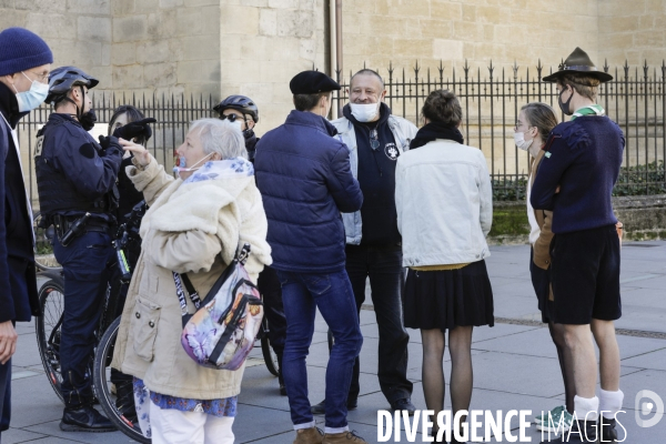 Rassemblement catholique et prière de rue à Bordeaux pour demander l autorisation de la messe dominicale