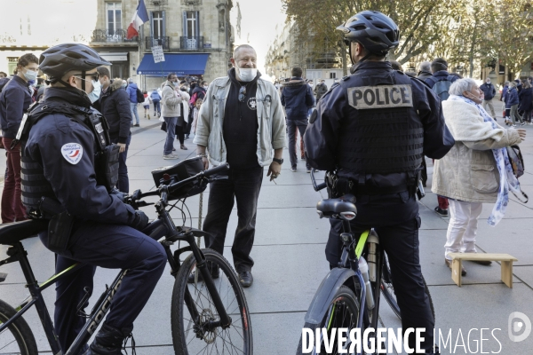 Rassemblement catholique et prière de rue à Bordeaux pour demander l autorisation de la messe dominicale