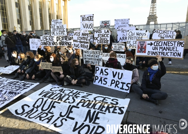 Manifestation contre le projet de loi SECURITE GLOBALE PPL, Demonstration against new security law project against freedom of information.